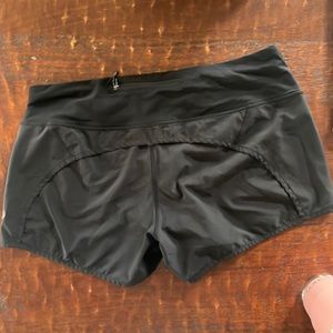 Lululemon black sped short 8